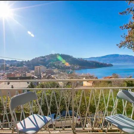 Apartment With View Lake Maggiore/Laveno Mombello 外观 照片