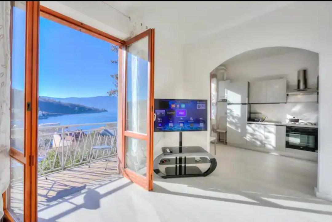 Apartment With View Lake Maggiore/Laveno Mombello 外观 照片