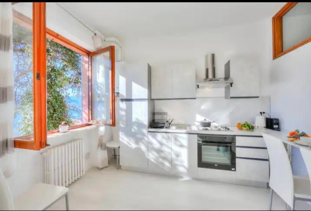 Apartment With View Lake Maggiore/Laveno Mombello 外观 照片
