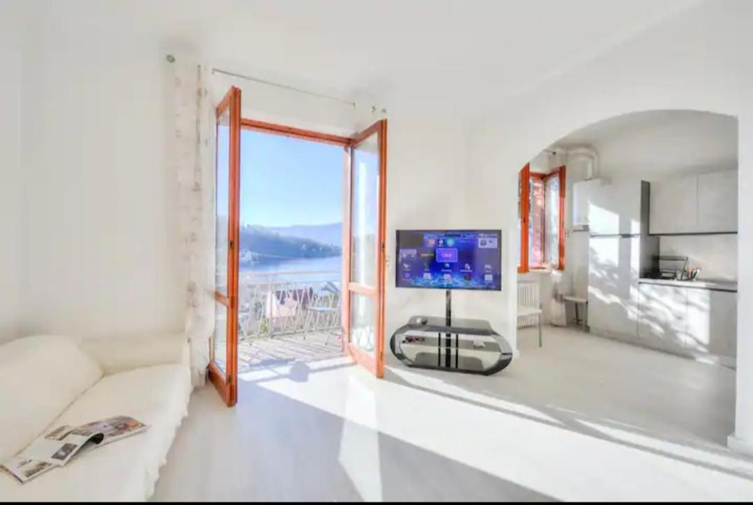 Apartment With View Lake Maggiore/Laveno Mombello 外观 照片